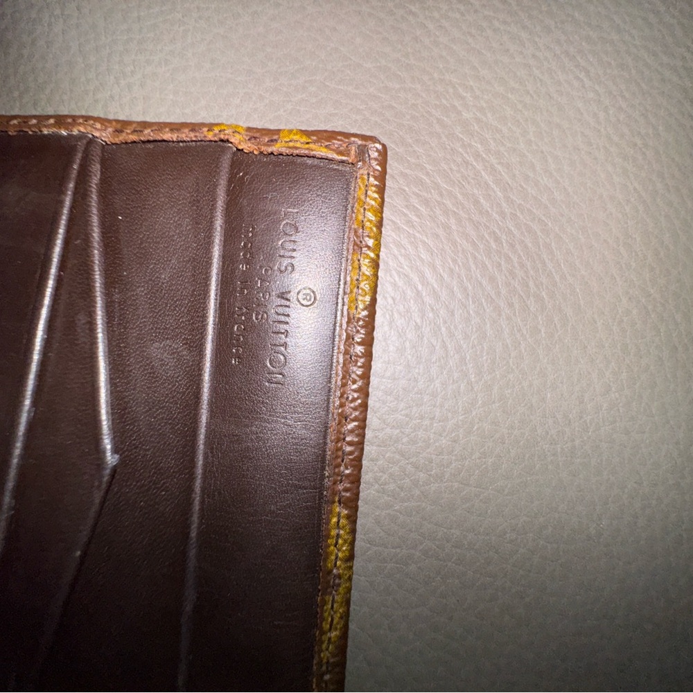 Louis Vuitton Classic Monogram Vintage Wallet. with authentic dust bag & bag! 🤎 - Picture 9 of 13